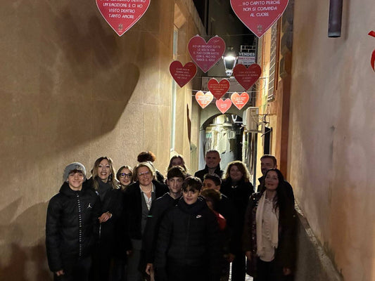 Catanzaro, un vicolo che batte al ritmo di Vasco: quando i ragazzi ci mettono il cuore